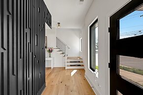 Modern! New! Built! Duplex! For Families! In Clt! 3 Bedroom Duplex by 