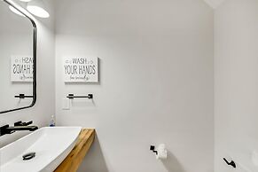 Modern! New! Built! Duplex! For Families! In Clt! 3 Bedroom Duplex by 