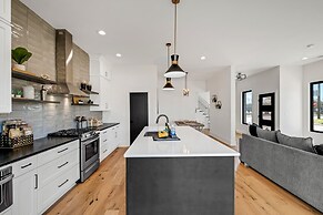 Modern! New! Built! Duplex! For Families! In Clt! 3 Bedroom Duplex by 