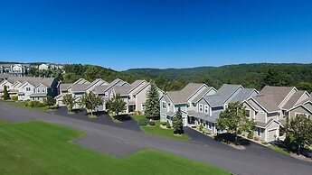 Seven Springs 4 BR Premium Condo, Mountain Views! by RedAwning - Save 