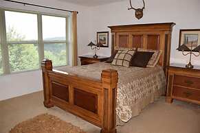 Seven Springs Woodridge 4 Bedroom Premium Condo, Mountain Views and Sl