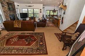 Seven Springs 4 BR Premium Condo, Mountain Views! by RedAwning - Save