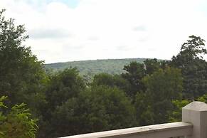 Seven Springs 4 BR Premium Condo, Mountain Views! by RedAwning - Save