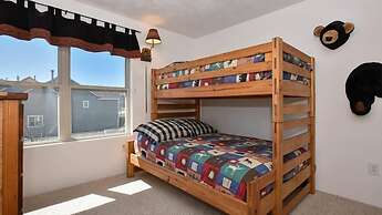 Seven Springs Woodridge 4 Bedroom Premium Condo, Deck with Mountain Vi