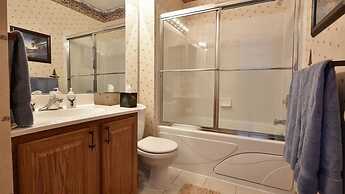 Seven Springs 4 BR Premium Condo, Deck with Views by RedAwning - Save