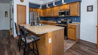 Seven Springs 4 BR Premium Condo, Deck with Views by RedAwning - Save