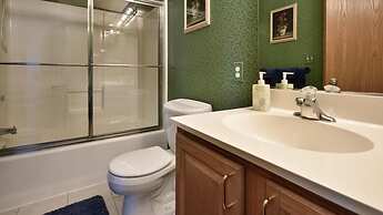 Seven Springs 4 BR Premium Condo, Deck with Views by RedAwning - Save