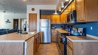 Seven Springs 4 BR Premium Condo, Deck with Views by RedAwning - Save