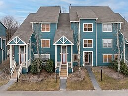 Seven Springs 4 BR Premium Condo, Deck with Views by RedAwning - Save