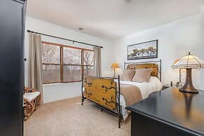 Seven Springs 4 BR Premium Condo, Deck with Views by RedAwning - Save