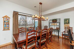 Seven Springs 4 BR Premium Condo, Deck with Views by RedAwning - Save