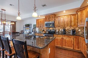 Seven Springs 4 BR Premium Condo, Deck with Views by RedAwning - Save