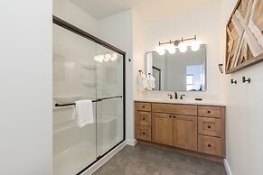 Seven Springs 4 BR Premium Condo, Deck with Views by RedAwning - Save