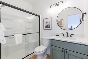 Seven Springs 4 BR Premium Condo, Deck with Views by RedAwning - Save