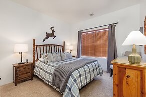 Seven Springs 4 BR Premium Condo, Deck with Views by RedAwning - Save