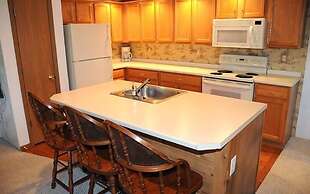 Seven Springs 4 BR Premium Condo, Deck with Views by RedAwning - Save