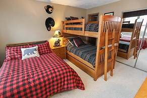 Seven Springs 4 BR Premium Condo, Deck with Views by RedAwning - Save