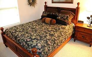 Seven Springs 4 BR Premium Condo, Deck with Views by RedAwning - Save