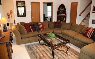 Seven Springs 4 BR Premium Condo, Deck with Views by RedAwning - Save