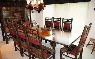 Seven Springs 4 BR Premium Condo, Deck with Views by RedAwning - Save