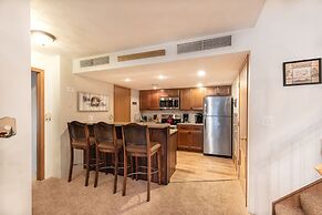 Seven Springs 2 BR Condo - Deck and Mountain Views by RedAwning - Save