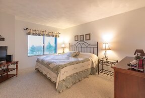 Seven Springs 2 BR Condo - Deck and Mountain Views by RedAwning - Save