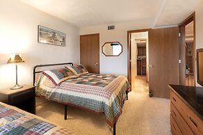 Seven Springs 2 BR Condo - Deck and Mountain Views by RedAwning - Save