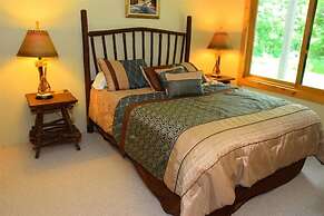 Seven Springs Sunridge 2 Bedroom Deluxe Condo, Ski-In/Out! by RedAwnin