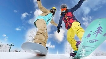 Seven Springs Sunridge 2 Bedroom Deluxe Condo, Ski-In/Out! by RedAwnin