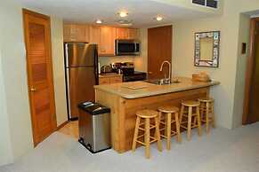 Seven Springs Sunridge 2 Bedroom Deluxe Condo, Ski-In/Out! by RedAwnin