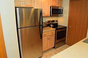 Seven Springs Sunridge 2 Bedroom Deluxe Condo, Ski-In/Out! by RedAwnin