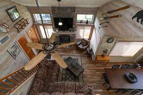 Seven Springs Sunridge 3 Bedrooms Premium Condo, Private Hot Tub! by R