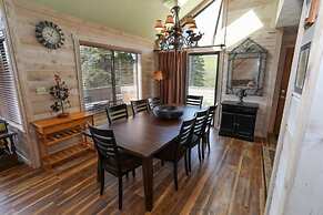 Seven Springs Sunridge 3 Bedrooms Premium Condo, Private Hot Tub! by R