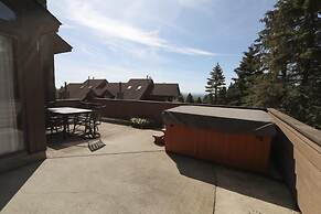 Seven Springs Sunridge 3 Bedrooms Premium Condo, Private Hot Tub! by R