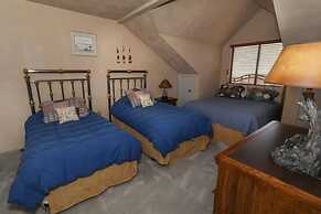 Seven Springs Sunridge 3 Bedrooms Premium Condo, Private Hot Tub! by R