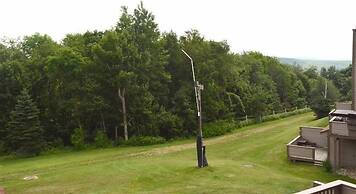 Seven Springs Sunridge 1 BR + Loft Deluxe Condo, Ski-In/Out by RedAwni