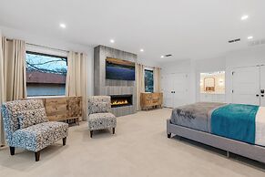 Guadalupe Bluff Modern House 5 Bedroom Home by RedAwning