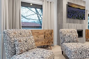 Guadalupe Bluff Modern House 5 Bedroom Home by RedAwning