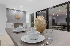 Guadalupe Bluff Modern House 5 Bedroom Home by RedAwning