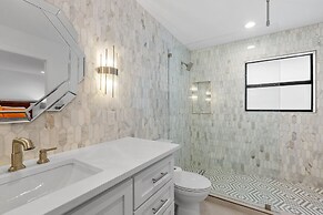 Guadalupe Bluff Modern House 5 Bedroom Home by RedAwning