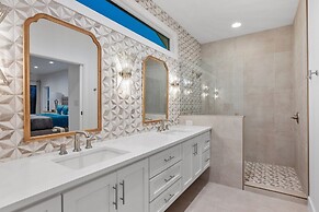 Guadalupe Bluff Modern House 5 Bedroom Home by RedAwning