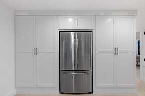 Guadalupe Bluff Modern House 5 Bedroom Home by RedAwning