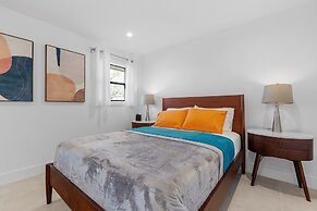 Guadalupe Bluff Modern House 5 Bedroom Home by RedAwning