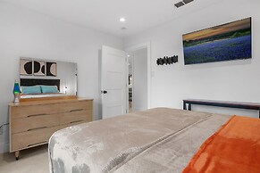 Guadalupe Bluff Modern House 5 Bedroom Home by RedAwning