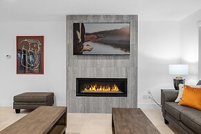 Guadalupe Bluff Modern House 5 Bedroom Home by RedAwning