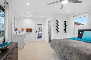 Guadalupe Bluff Modern House 5 Bedroom Home by RedAwning