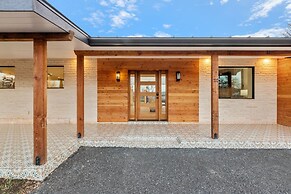 Guadalupe Bluff Modern House 5 Bedroom Home by RedAwning