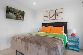 Guadalupe Bluff Modern House 5 Bedroom Home by RedAwning