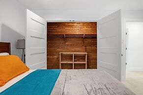 Guadalupe Bluff Modern House 5 Bedroom Home by RedAwning