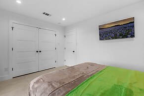 Guadalupe Bluff Modern House 5 Bedroom Home by RedAwning